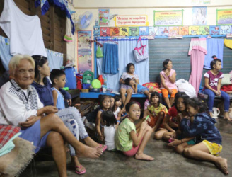 Residents of barangay sua and barangay tumpa evacuted and stay at camalig north central school after the philvocs raise the alert level 3 of mayor volcano in legaspi albay (photo by ali vicoy)